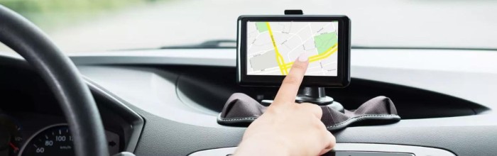 Chargeur voiture pour gps tomtom avec l'embout mini usb - Autres  accessoires pour GPS / assistant d'aide à la conduite - Achat & prix